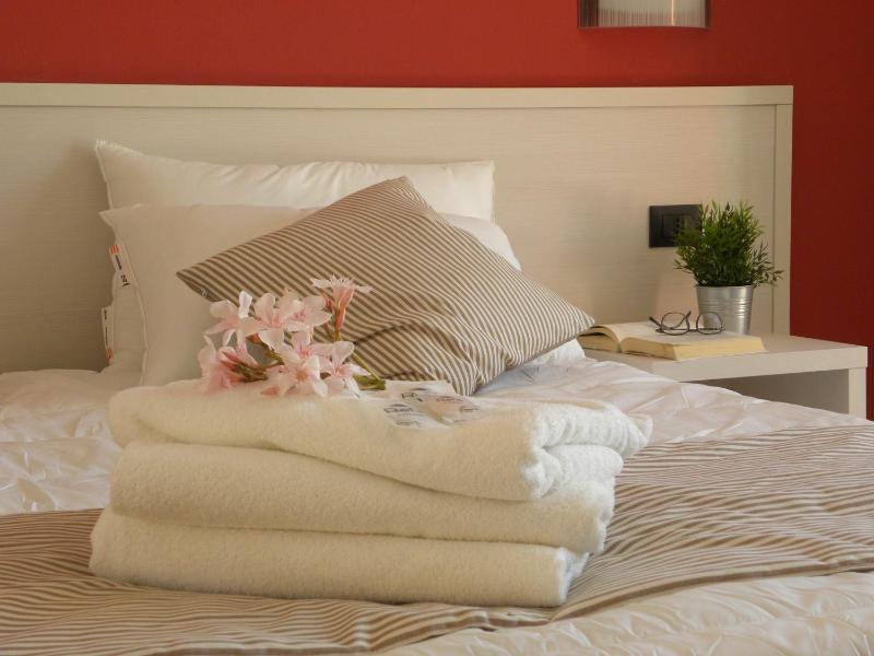 Studio Apartment image 3