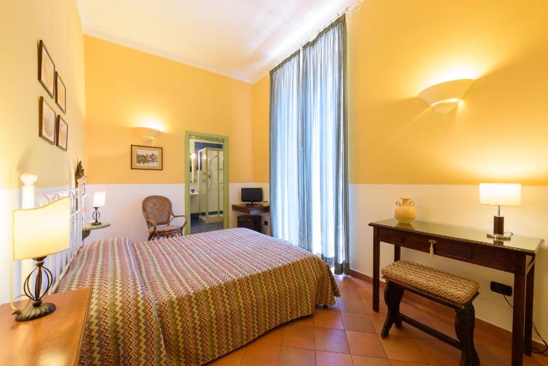 Double Room with Balcony image 3