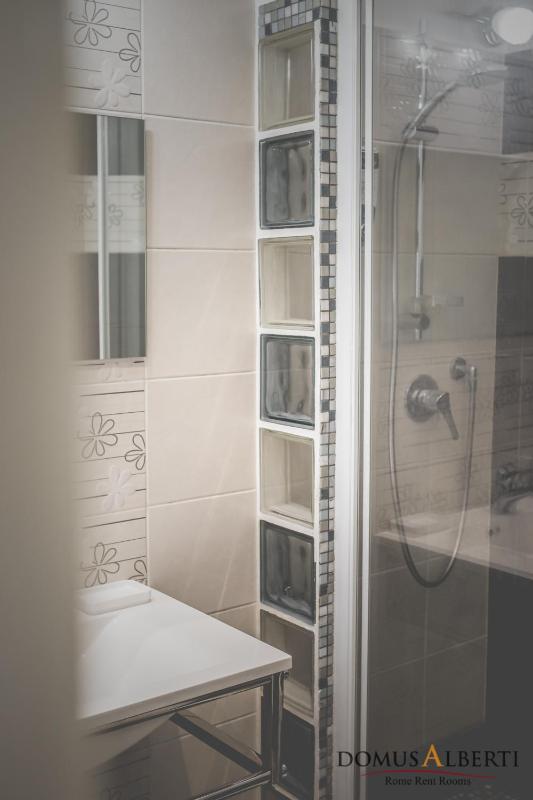 Classic Double Room image 3