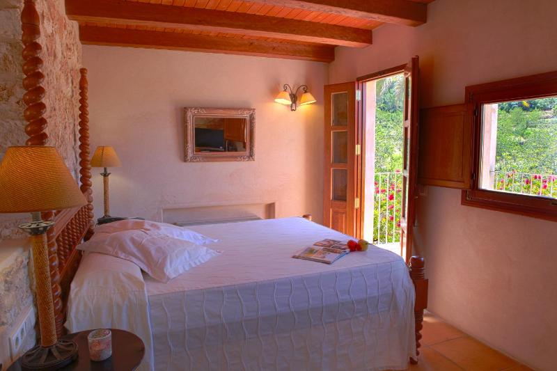 Double Room with Spa Bath image 1