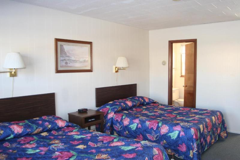 Standard Queen Room image 1