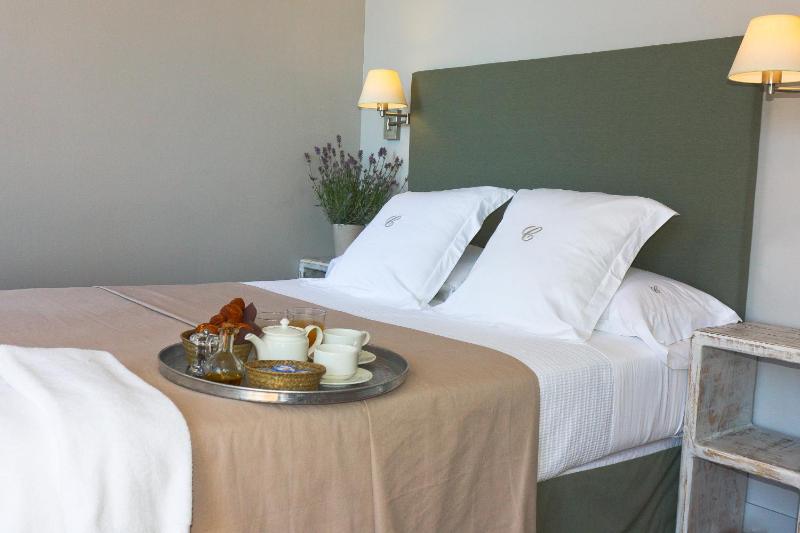 Deluxe Double Room image 2
