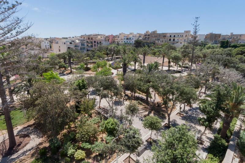 Superior Double or Twin Room with Balcony and Garden View image 4