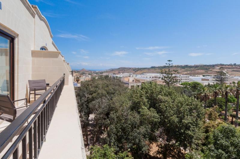 Superior Double or Twin Room with Balcony and Garden View image 3