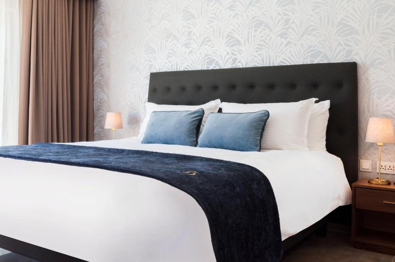 Deluxe Double or Twin with Hot Tub and Terrace image 4