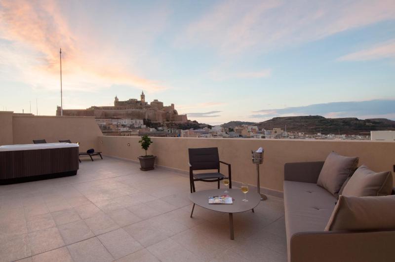 Junior Suite with Hot Tub and Terrace image 3