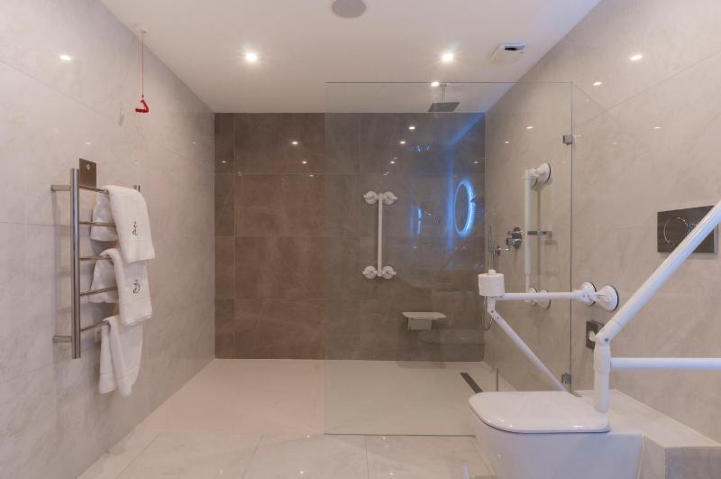Double Room - Disability Access image 4
