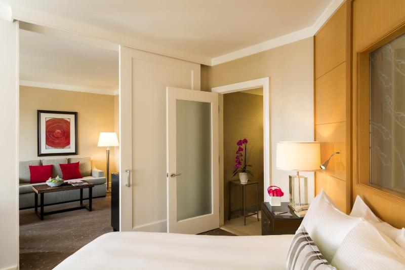 Beverly Suite, 1 king-size bed, Beverly Blvd View image 3