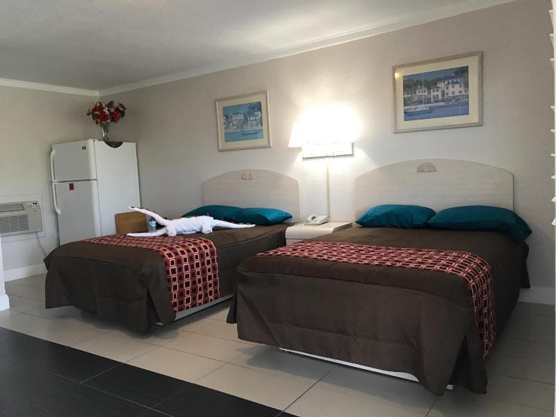 Double Room with Two Double Beds- Non Smoking image 3