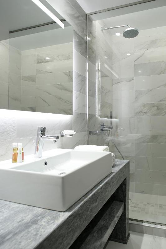 Deluxe Double Room image 3