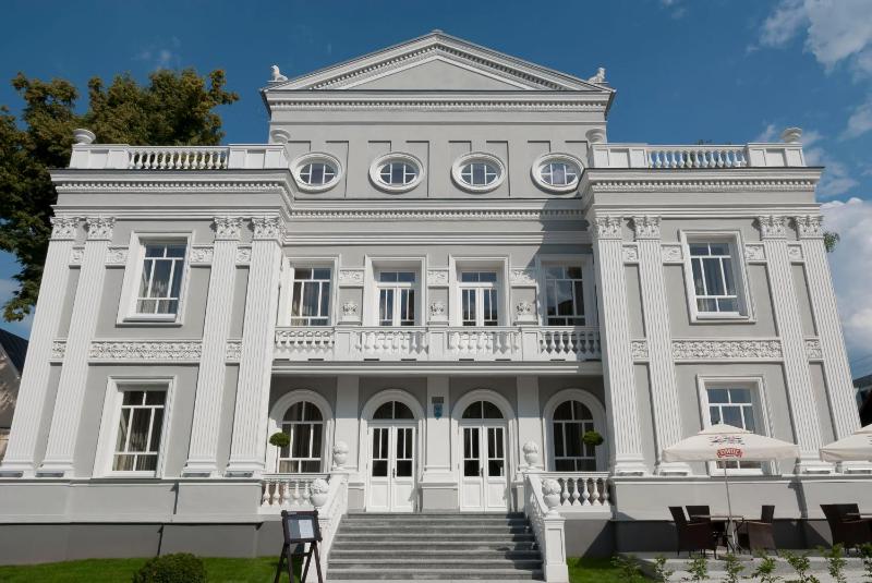 Hotel Willa Hueta - image 1