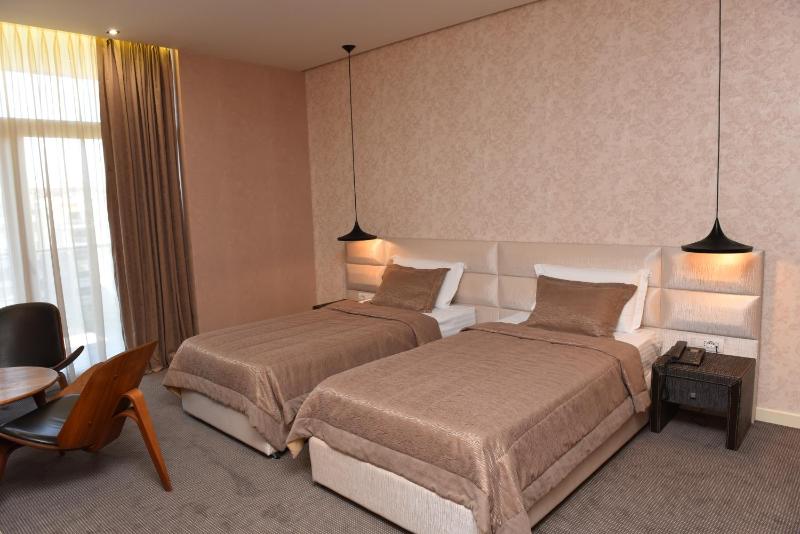 Twin Room with Balcony image 2