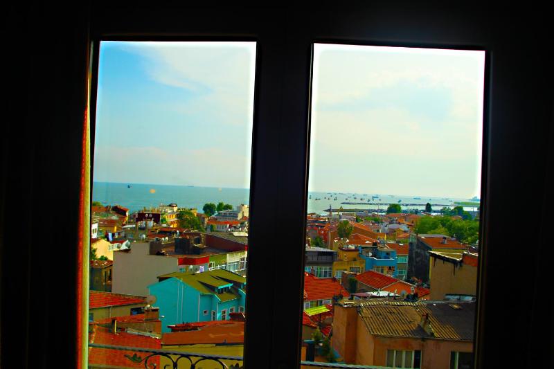 Double Room with Sea View image 2