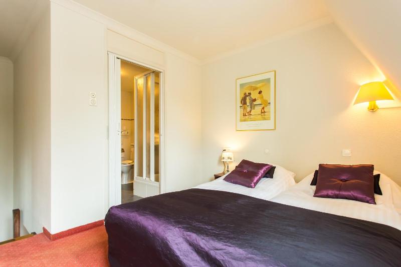 Quadruple Room image 4