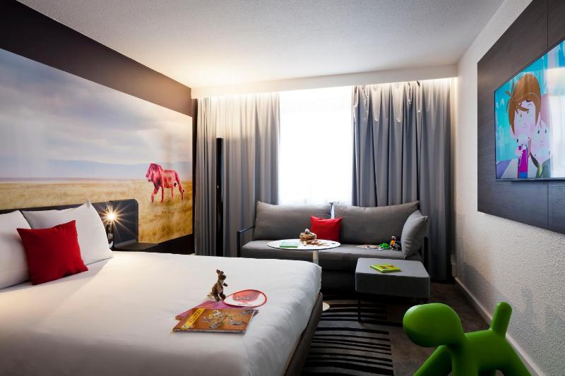 Classic Double Room with Sofa image 4