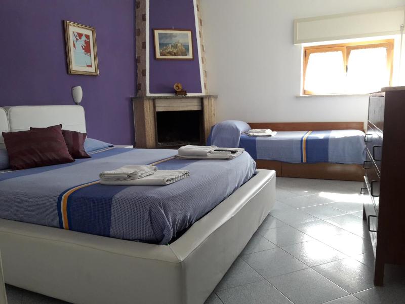 Triple Room image 2