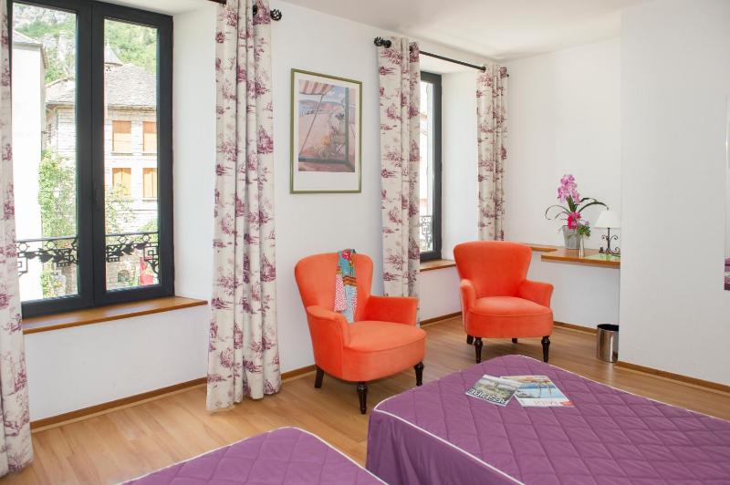 Twin Room image 2