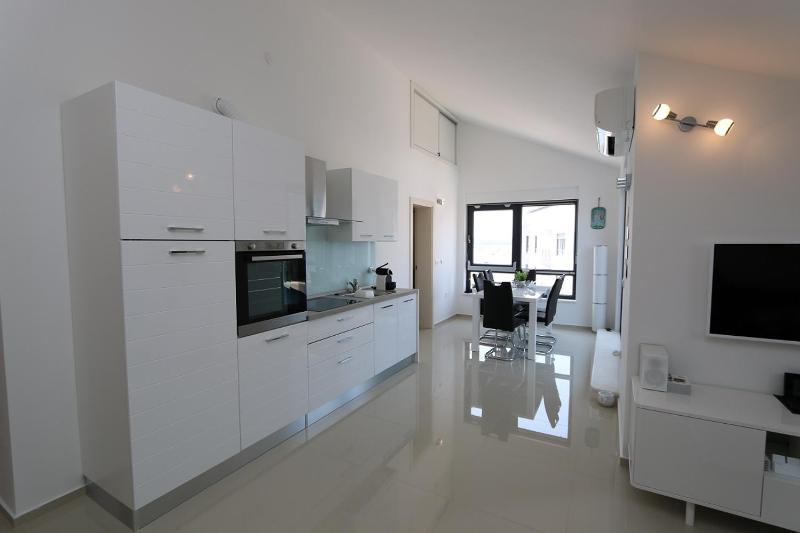 Apartment Marilyn - image 8