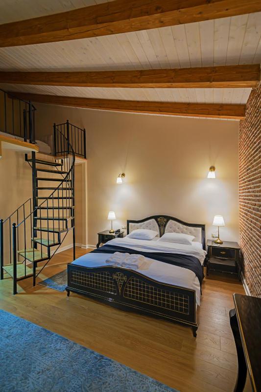 Suite with Balcony image 4