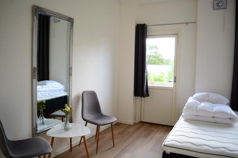 Triple Room with Shared Bathroom image 3