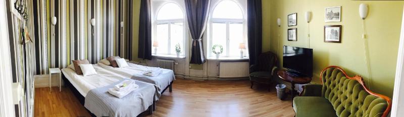 Economy Double Room with Shared Bathroom image 2