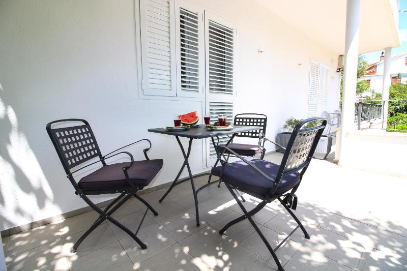 Comfort One-Bedroom Apartment with Terrace image 4