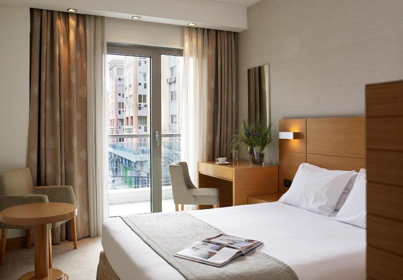 Deluxe Double or Twin Room image 2