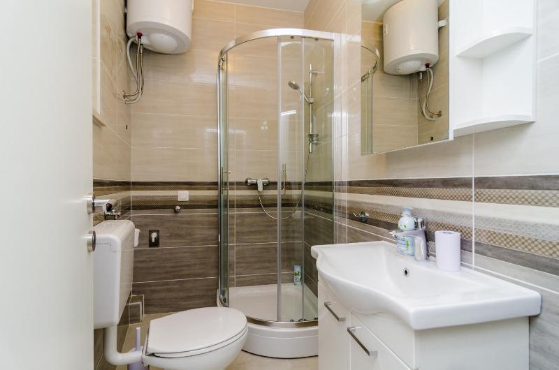 Studio Apartment with City View image 4