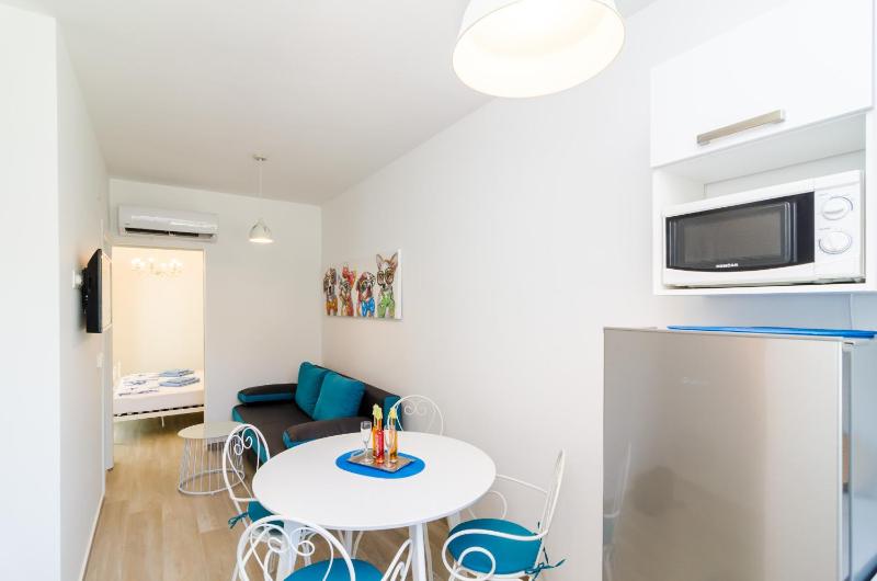 Superior One-Bedroom Apartment with City View image 4