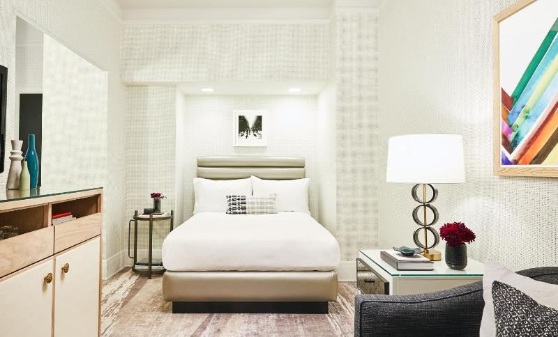 Deluxe Double Room image 2