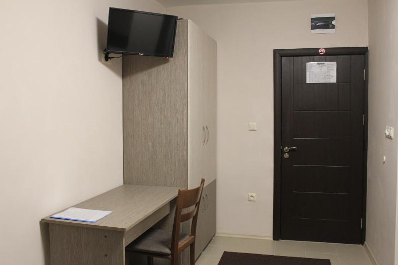 Standard Twin Room with Air Conditioning image 4