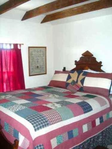 Queen Room image 2