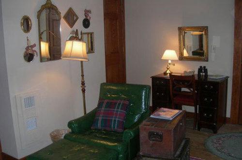 Deluxe Double Room with Balcony image 2