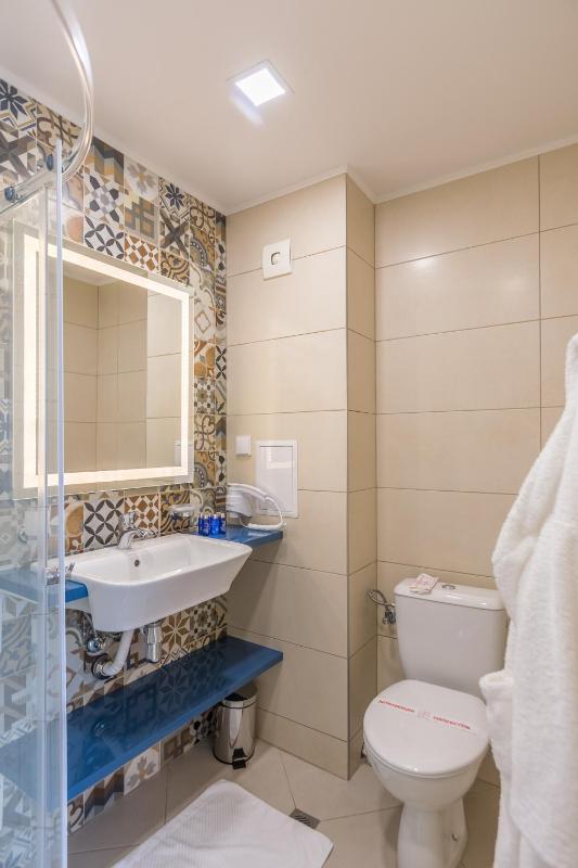 Superior Double Room with Balcony image 4