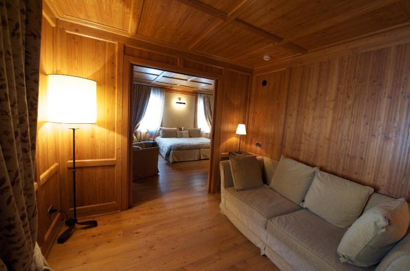 Superior Queen Room with Spa Access image 3