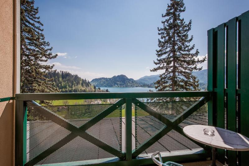 Single Room with Balcony and Lake View image 2