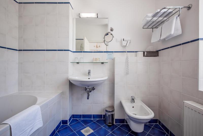 Suite with Lake View image 4