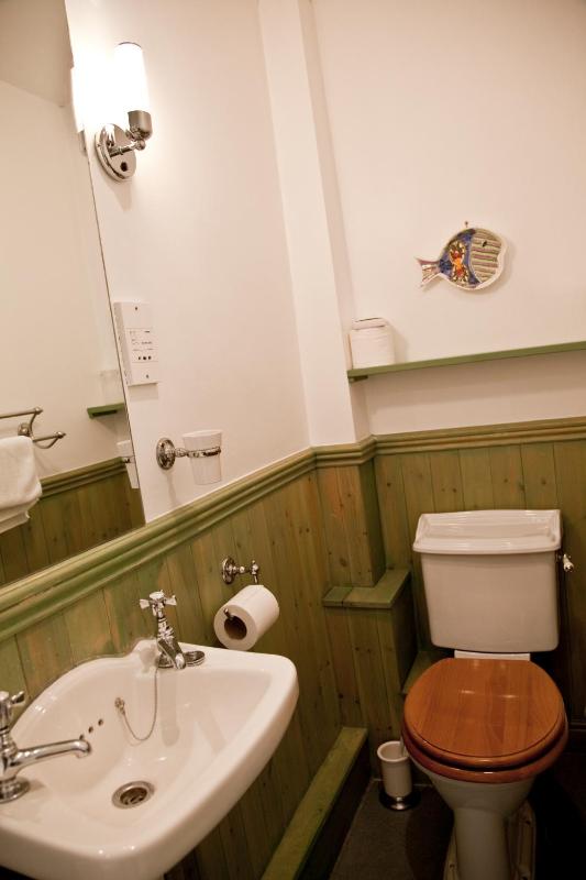 Standard Double Room 4 image 4