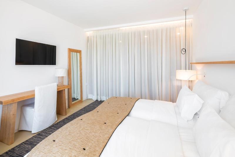 Double or Twin Room with City View image 2