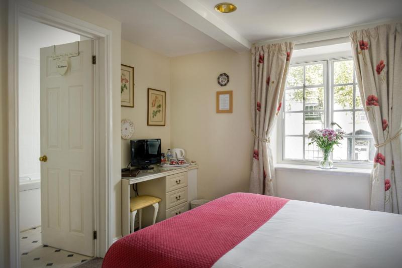 Double Room image 4