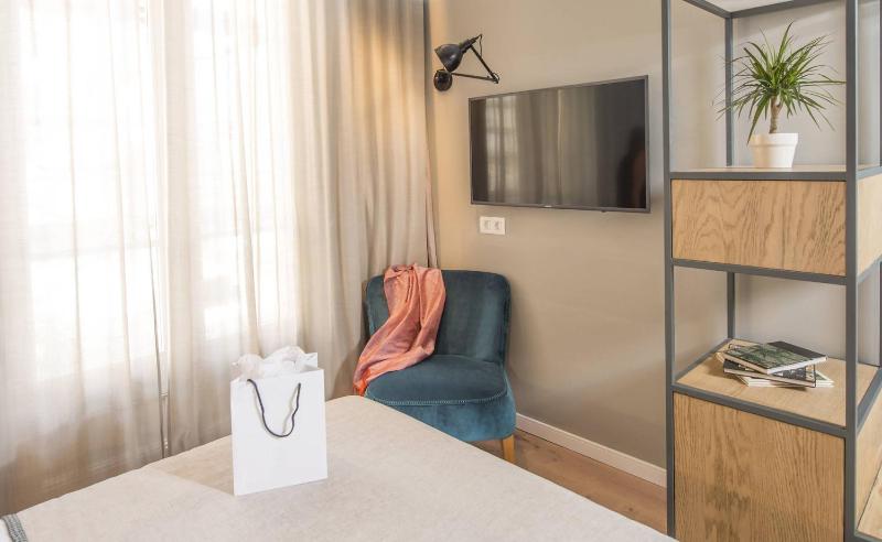 Double Room with Terrace image 3