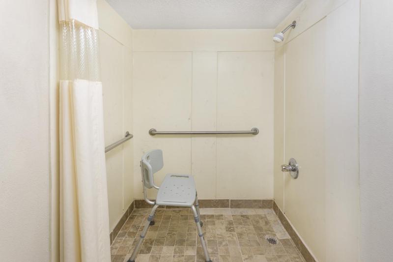King Room - Disability Access - Non-Smoking image 2