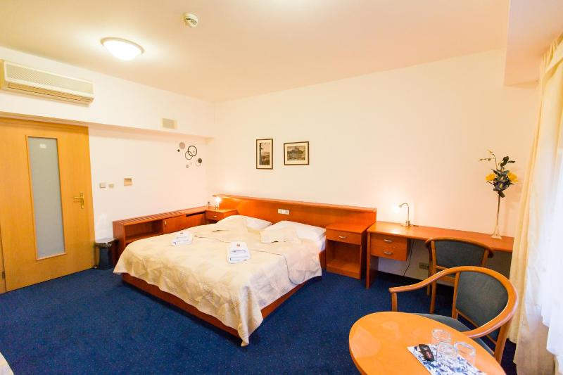 Superior Double Room image 1