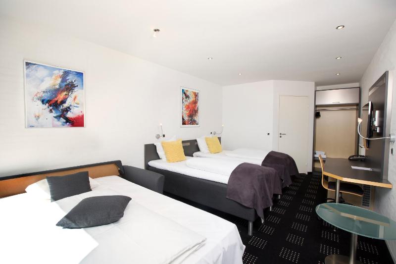 Double or Twin Room image 2