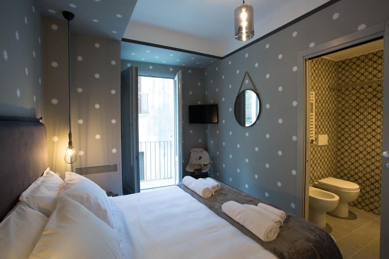 Deluxe Queen Room image 4