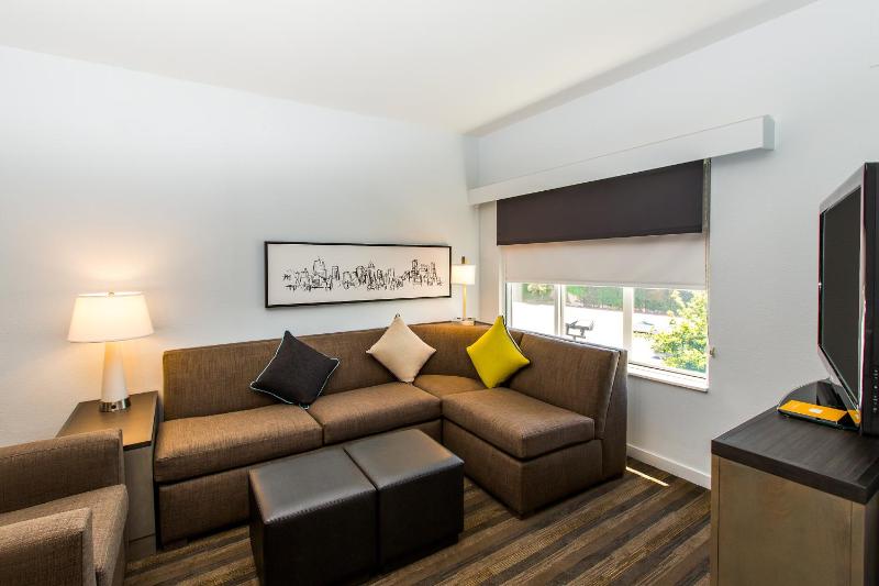 One-Bedroom King Suite with Sofa Bed image 2