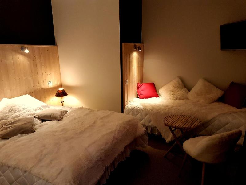 Double Room with Balcony image 3