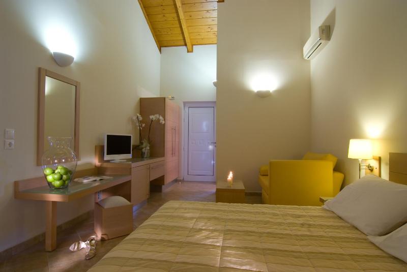 Deluxe Double or Twin Room image 2