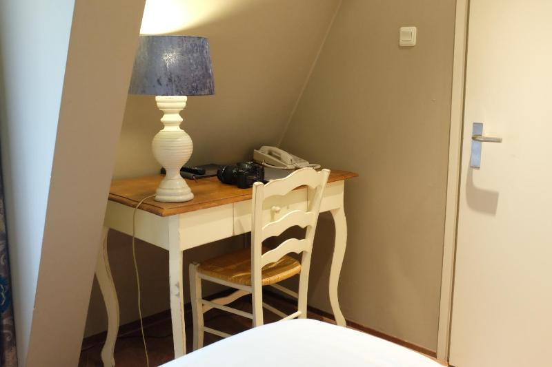 Single Room image 3