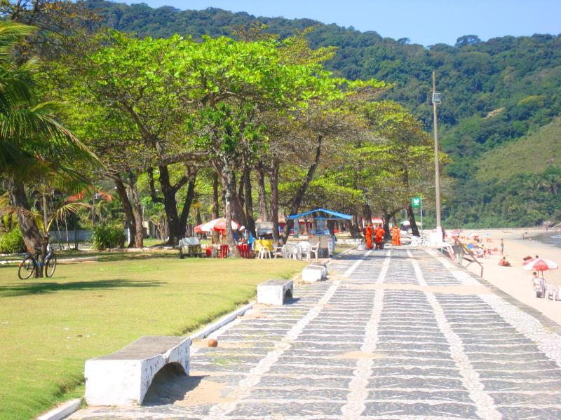 O Melhor Chalé da Praia do Guaiúba com Churrasqueira e Piscina Gigante - image 16